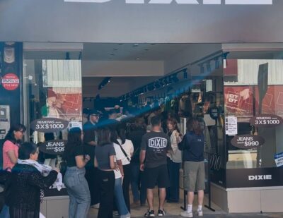 Más de 100 personas hicieron cola por la apertura de una nueva tienda