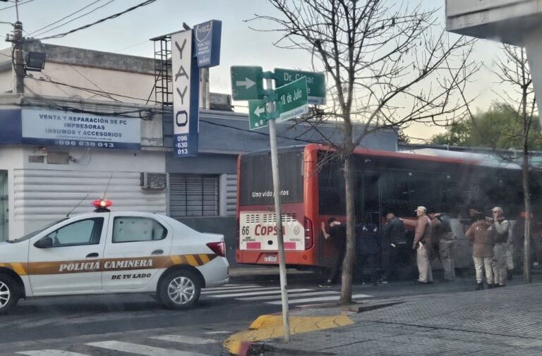 Policia caminera frenó a un ómnibus por desmanes de cuatro pasajeros