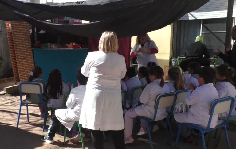 La Escuela de Arte de Pando recibió a NaCreVi con una propuesta teatral
