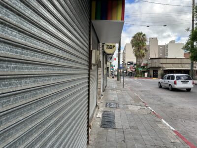 Viernes Santo con baja actividad comercial y calles poco concurridas