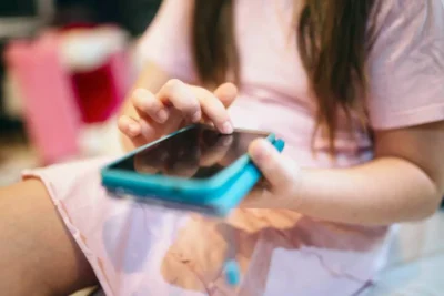 Diputado propone impedir el acceso a redes sociales a menores de 15 años