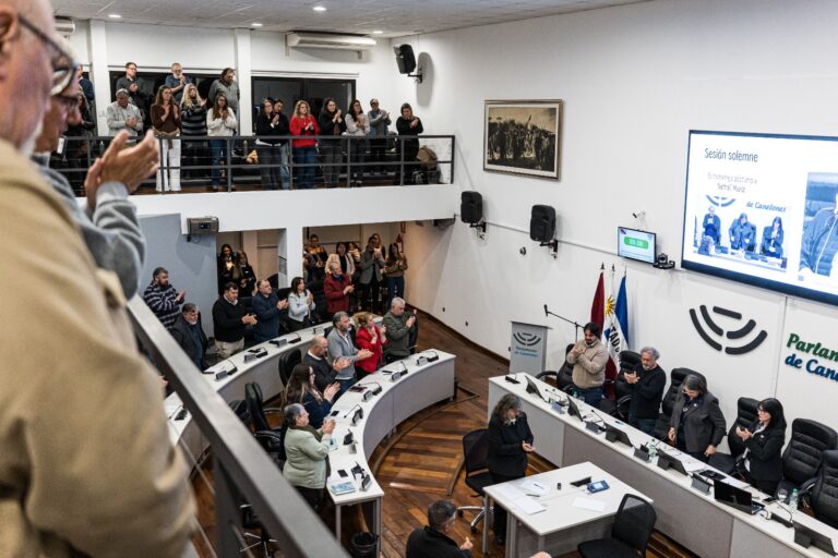 La Junta Departamental de Canelones homenajeó a Nathali Muniz en una sesión extraordinaria
