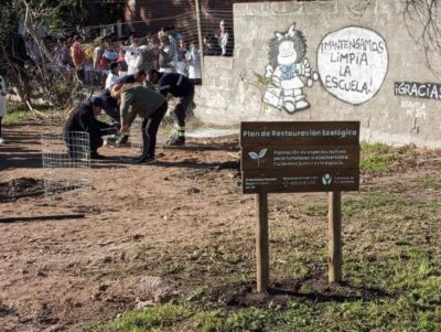 Programa Raíces llegó a la Escuela 274 con una jornada de plantación de árboles nativos