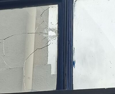 Disparos durante disturbio en la calle provocaron daños a comercio