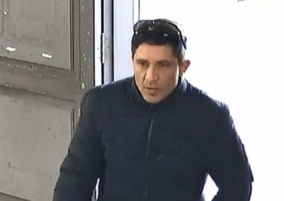 A cara descubierta: así ingresó uno de los delincuentes antes del asalto