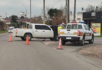 Siniestro entre camioneta y moto en 75 y Peluffo