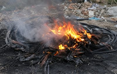 Dos hombres detenidos mientras quemaban cable de cobre sustraído a Antel